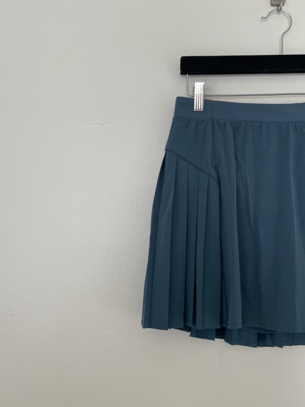 Spanx Get Moving Pleated Tennis Skort in Iron Blue Size XL - Picture 7 of 7